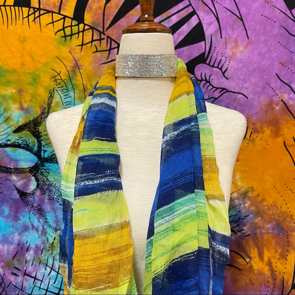 🌈 Lovely colorful scarf